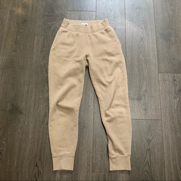 Aritzia sweatpants / joggers - Picture 3 of 4